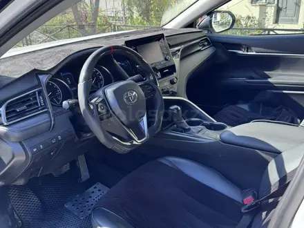 Toyota Camry 2021 года за 10 500 000 тг. в Актау – фото 14
