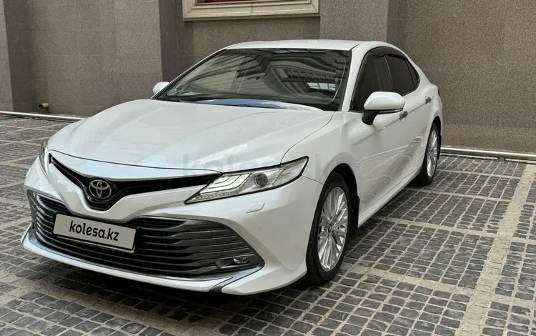 Toyota Camry 2019 года за 15 000 000 тг. в Алматы