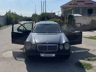 Mercedes-Benz E 320