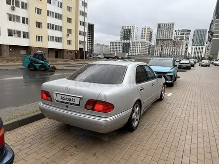 Mercedes-Benz E 320 1998 года за 3 750 000 тг. в Астана – фото 4
