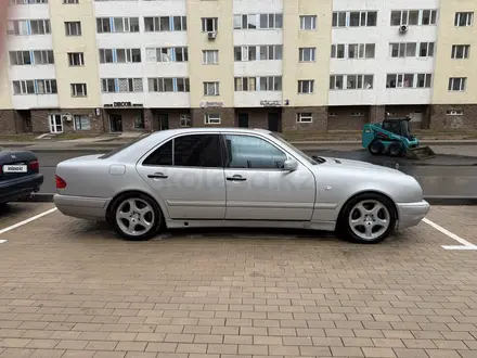 Mercedes-Benz E 320 1998 года за 3 750 000 тг. в Астана – фото 3