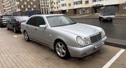 Mercedes-Benz E 320 1998 года за 3 750 000 тг. в Астана – фото 2