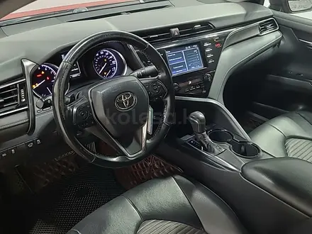 Toyota Camry 2019 года за 10 400 000 тг. в Алматы – фото 12