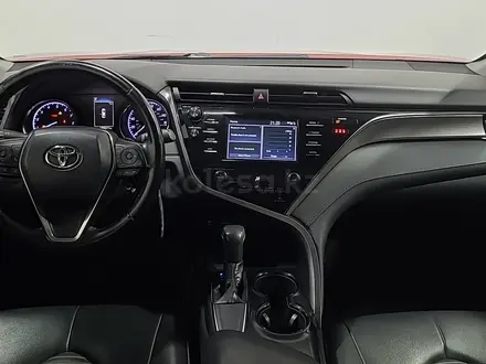 Toyota Camry 2019 года за 10 400 000 тг. в Алматы – фото 14