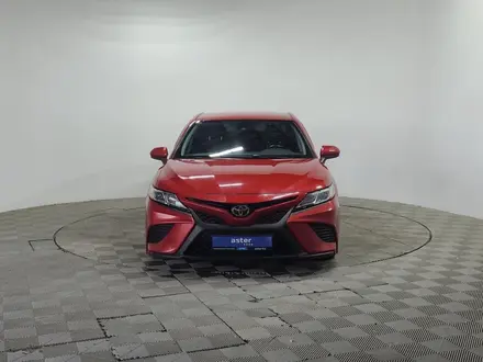 Toyota Camry 2019 года за 10 400 000 тг. в Алматы – фото 2