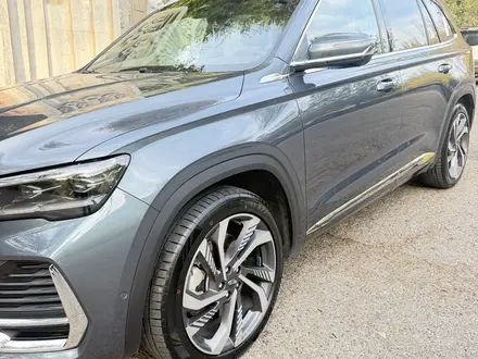 Geely Monjaro 2023 года за 12 600 000 тг. в Алматы – фото 2