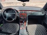 Mercedes-Benz E 230 1997 года за 1 500 000 тг. в Атырау