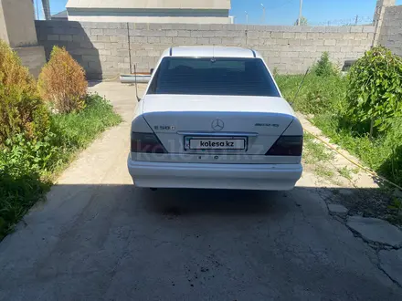 Mercedes-Benz E 220 1994 года за 1 600 000 тг. в Тараз – фото 4