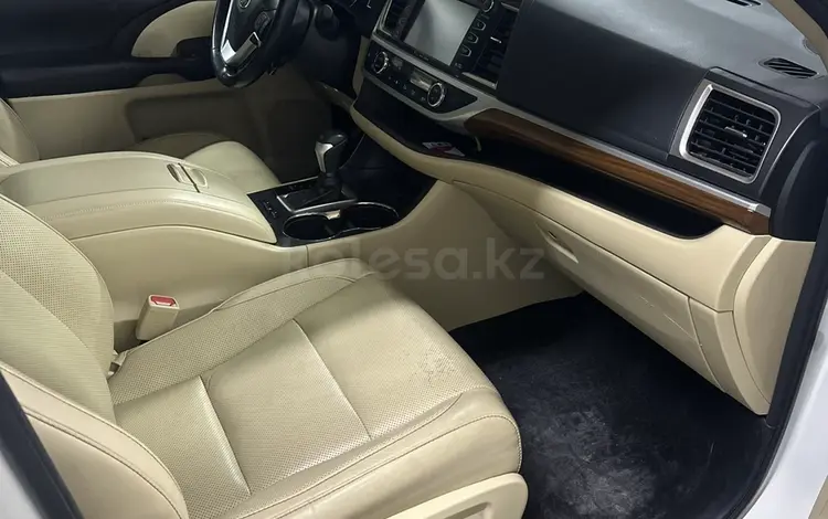 Toyota Highlander 2017 годаүшін13 500 000 тг. в Актау