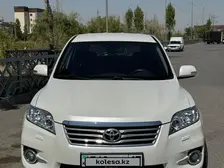 Toyota RAV4, 2011