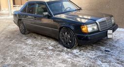 Mercedes-Benz E 230 1993 года за 1 550 000 тг. в Астана – фото 2