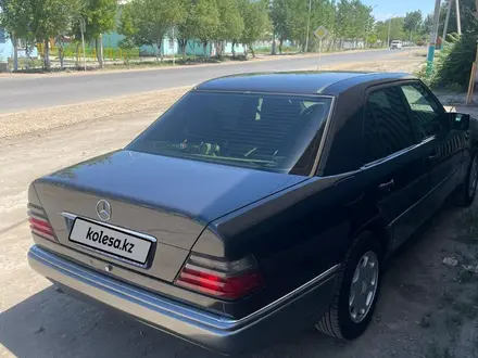 Mercedes-Benz E 220 1994 года за 2 100 000 тг. в Кызылорда – фото 3