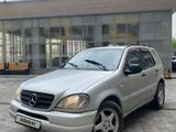 Mercedes-Benz ML 320 2000 года за 2 100 000 тг. в Алматы