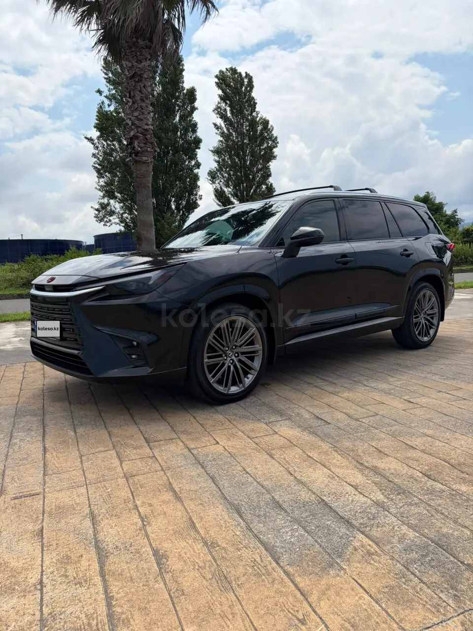 Lexus TX, 2025