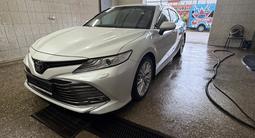 Toyota Camry 2018 годаүшін13 200 000 тг. в Актобе – фото 4