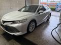 Toyota Camry 2018 года за 13 200 000 тг. в Актобе – фото 3