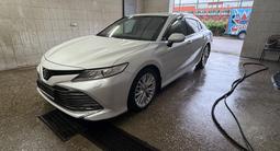 Toyota Camry 2018 годаүшін13 200 000 тг. в Актобе – фото 3