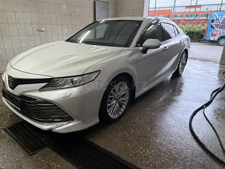Toyota Camry 2018 года за 13 200 000 тг. в Актобе – фото 3