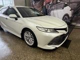 Toyota Camry 2018 года за 13 200 000 тг. в Актобе