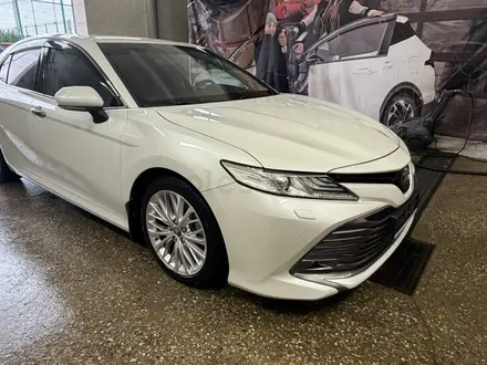 Toyota Camry 2018 года за 13 200 000 тг. в Актобе