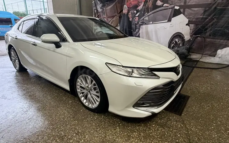 Toyota Camry 2018 года за 13 200 000 тг. в Актобе
