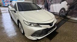 Toyota Camry 2018 годаүшін13 200 000 тг. в Актобе – фото 2