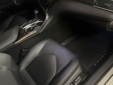 Toyota Camry 2018 года за 13 200 000 тг. в Актобе – фото 6