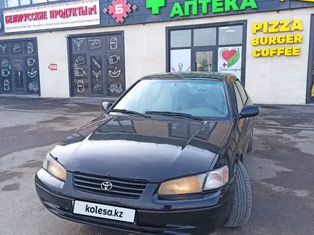 Toyota Camry 1999 года за 3 100 000 тг. в Алматы – фото 2