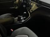 Toyota Camry 2017 года за 11 000 000 тг. в Атырау – фото 4