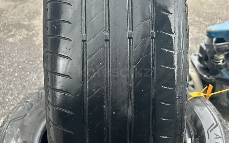Bridgestone 225/55R17 лето 5 мм за 70 000 тг. в Атырау