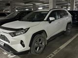 Toyota RAV4 2020 года за 16 100 000 тг. в Актобе – фото 2