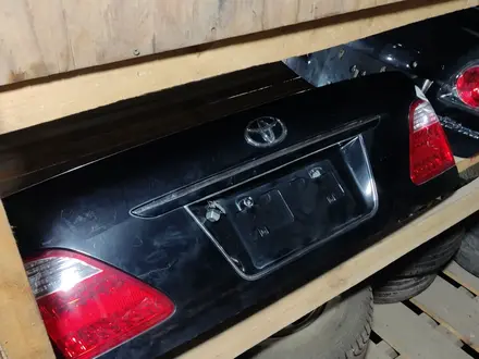 КРЫШКА БАГАЖНИКА TOYOTA CROWN S180 за 70 000 тг. в Астана