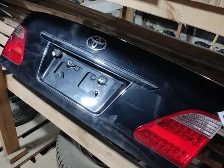 КРЫШКА БАГАЖНИКА TOYOTA CROWN S180 за 70 000 тг. в Астана – фото 2