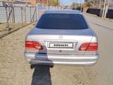 Mercedes-Benz E 320 1995 года за 3 000 000 тг. в Атырау – фото 2