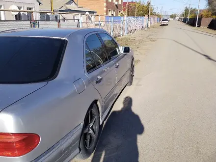 Mercedes-Benz E 320 1995 года за 3 000 000 тг. в Атырау – фото 4