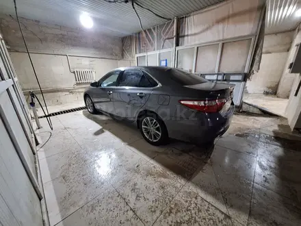 Toyota Camry 2015 года за 6 100 000 тг. в Актау – фото 2