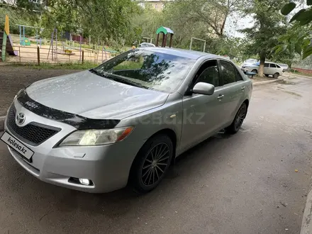 Toyota Camry 2007 года за 5 650 000 тг. в Актобе – фото 2