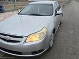 Chevrolet Epica 2007 года за 3 000 000 тг. в Атырау – фото 2