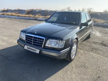 Mercedes-Benz E 220 1992 года за 2 100 000 тг. в Байконыр