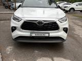 Toyota Highlander 2023 года за 31 900 000 тг. в Алматы