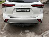 Toyota Highlander 2023 года за 31 900 000 тг. в Алматы – фото 3