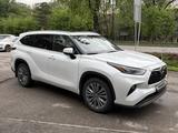 Toyota Highlander 2023 года за 31 900 000 тг. в Алматы – фото 2