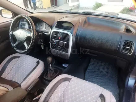 Mitsubishi Carisma 2003 года за 2 200 000 тг. в Актобе – фото 10