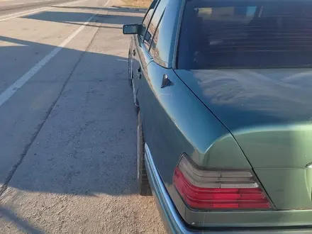 Mercedes-Benz E 280 1993 года за 2 100 000 тг. в Мерке – фото 2