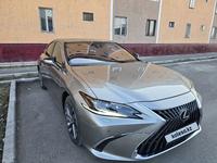 Lexus ES 300h 2023 годаfor23 600 000 тг. в Алматы