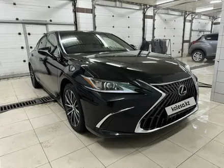 Lexus ES 250 2023 года за 25 500 000 тг. в Астана