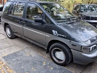 Nissan Prairie, 1991