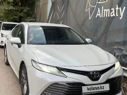 Toyota Camry 2019 года за 15 000 000 тг. в Алматы – фото 3