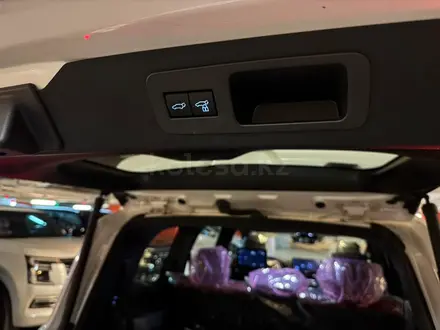 Toyota Land Cruiser Premium+ 2025 года за 79 990 000 тг. в Алматы – фото 33