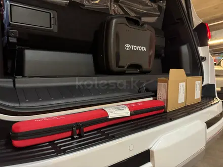 Toyota Land Cruiser Premium+ 2025 года за 79 990 000 тг. в Алматы – фото 39